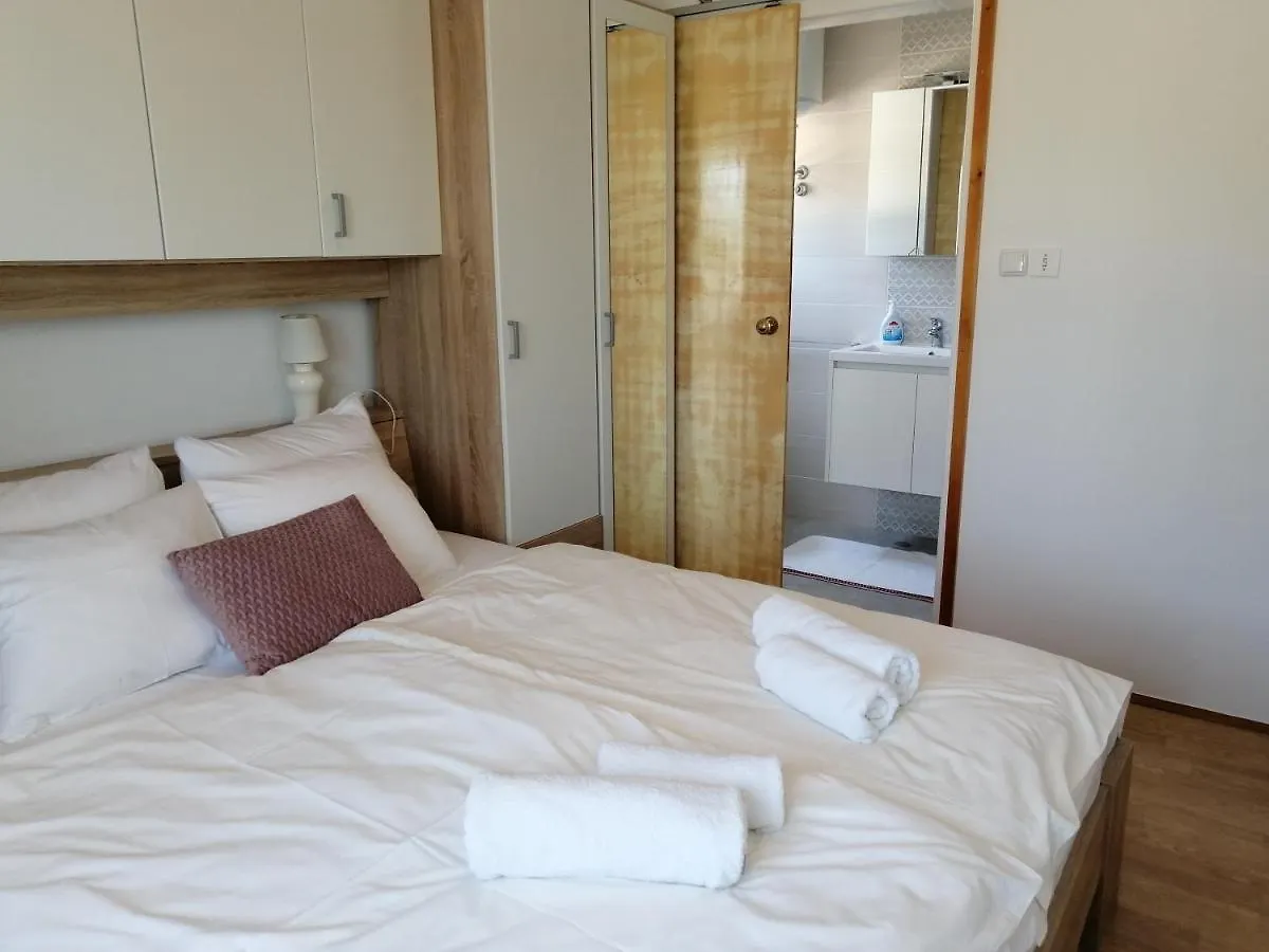 Apartment Karlic 2 Kampor