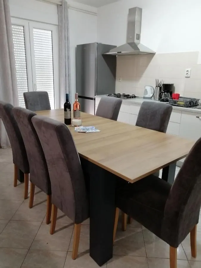 Apartment Karlic 2 Kampor